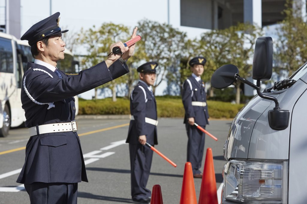 未経験者やシニア、男女関係なくどんな方でも安心!しっかりとした研修制度もあり、最初のうちはベテラン隊員と一緒に現場に出られるので大丈夫!!